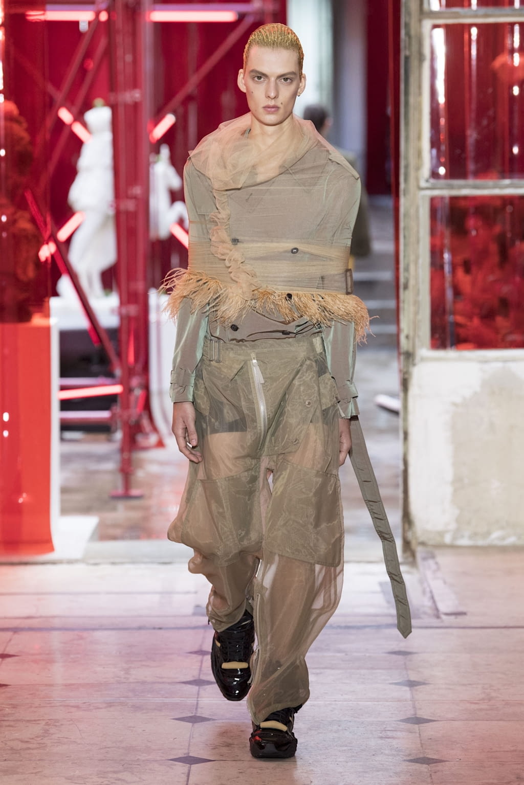 Fashion Week Paris Spring/Summer 2019 look 3 from the Maison Margiela collection menswear