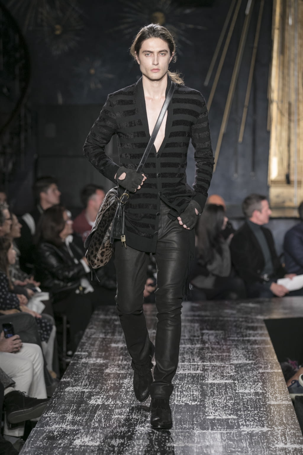 Fashion Week New York Fall/Winter 2017 look 4 from the John Varvatos collection 男装