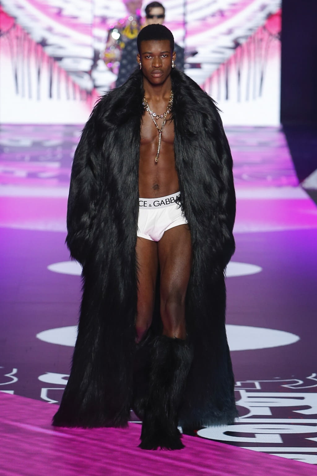 Fashion Week Milan Fall/Winter 2022 look 57 de la collection Dolce & Gabbana menswear