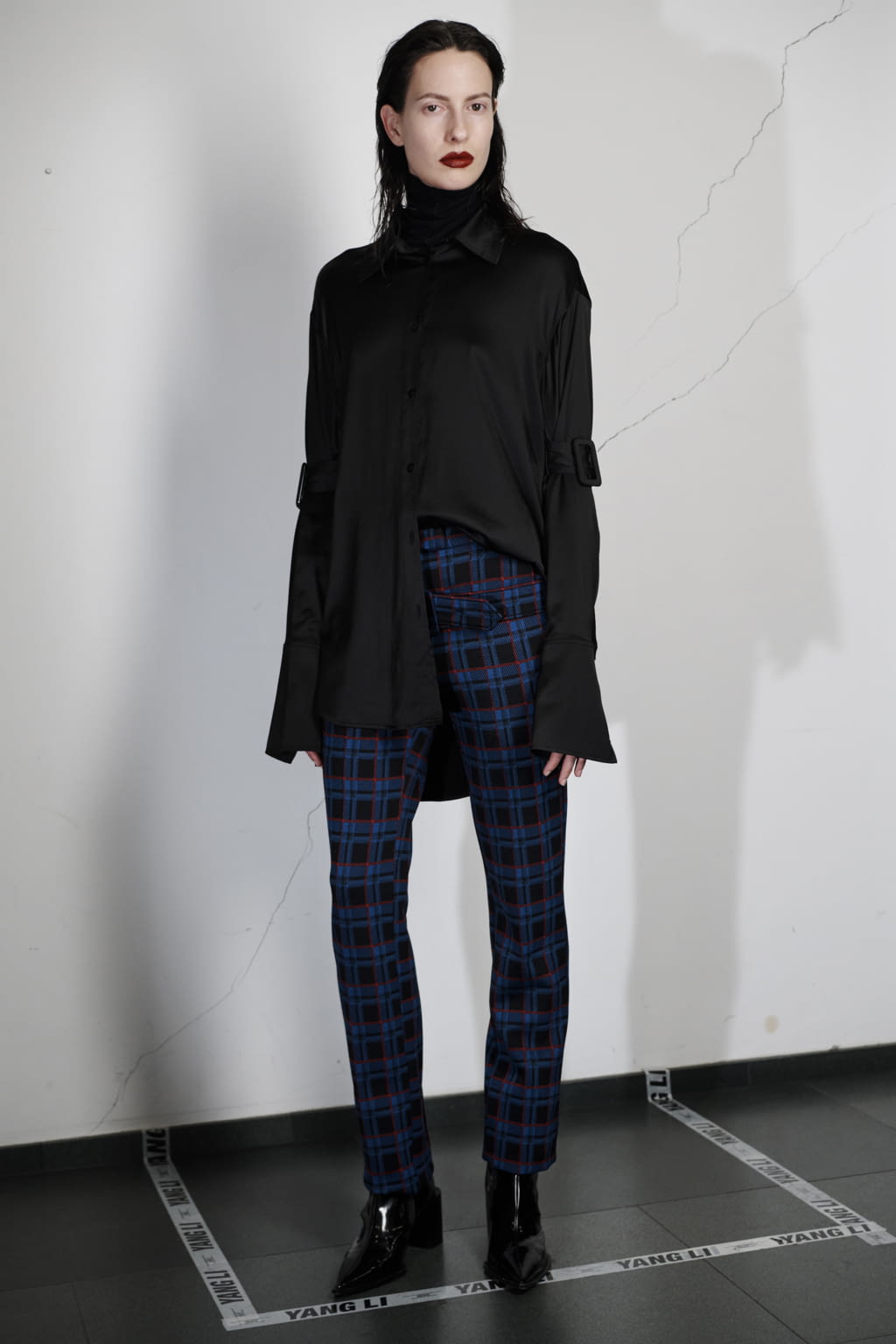 Fashion Week Paris Pre-Fall 2018 look 6 from the Yang Li collection 女装