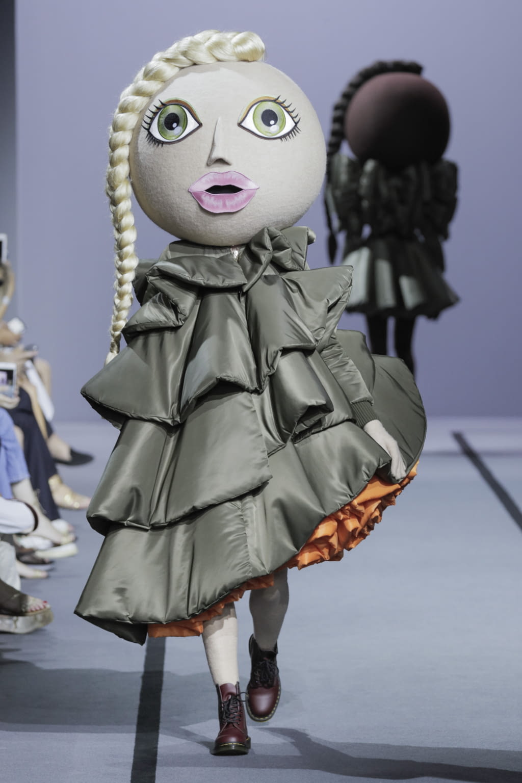 Fashion Week Paris Fall/Winter 2017 look 7 from the Viktor & Rolf collection 高级定制