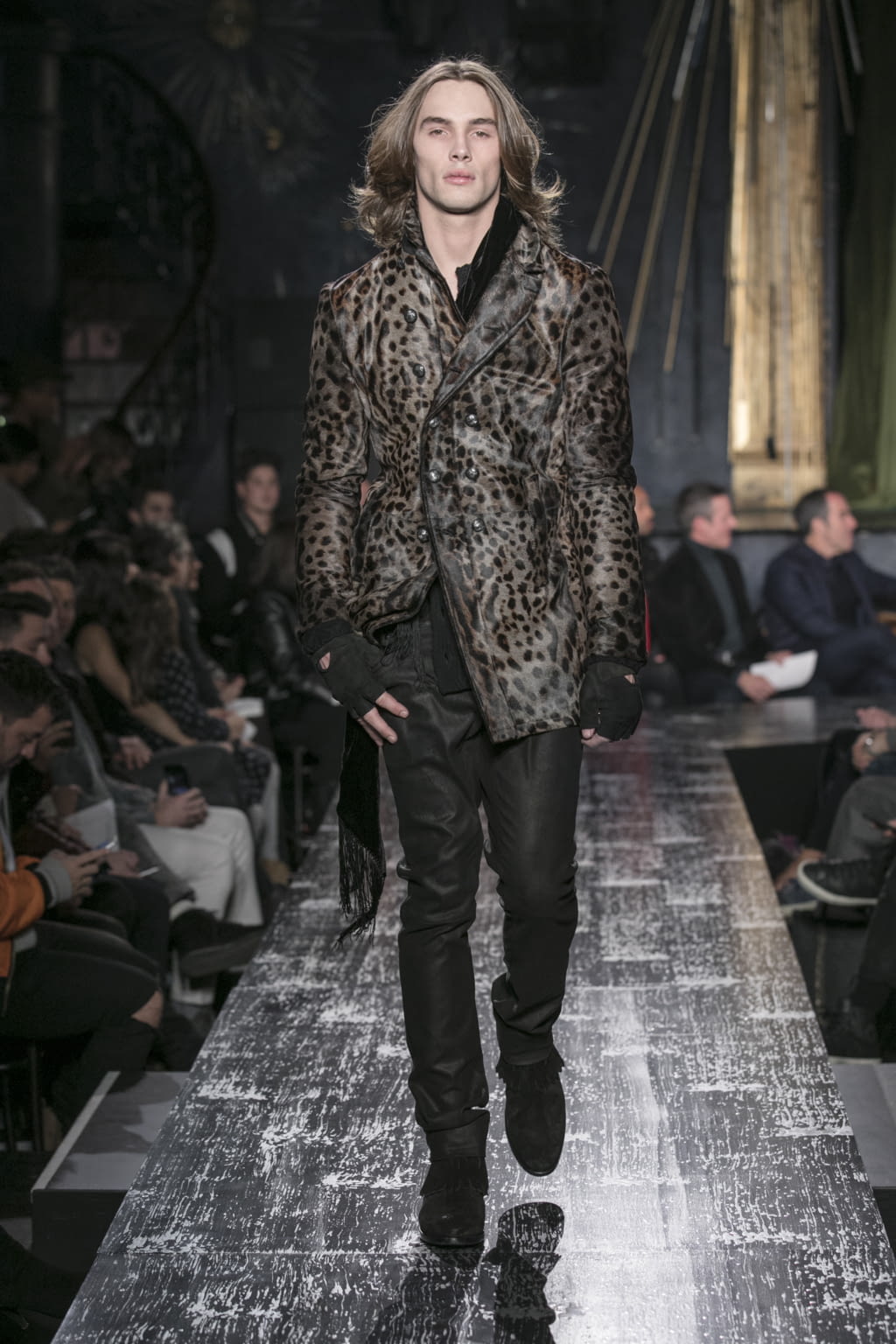 Fashion Week New York Fall/Winter 2017 look 7 from the John Varvatos collection menswear