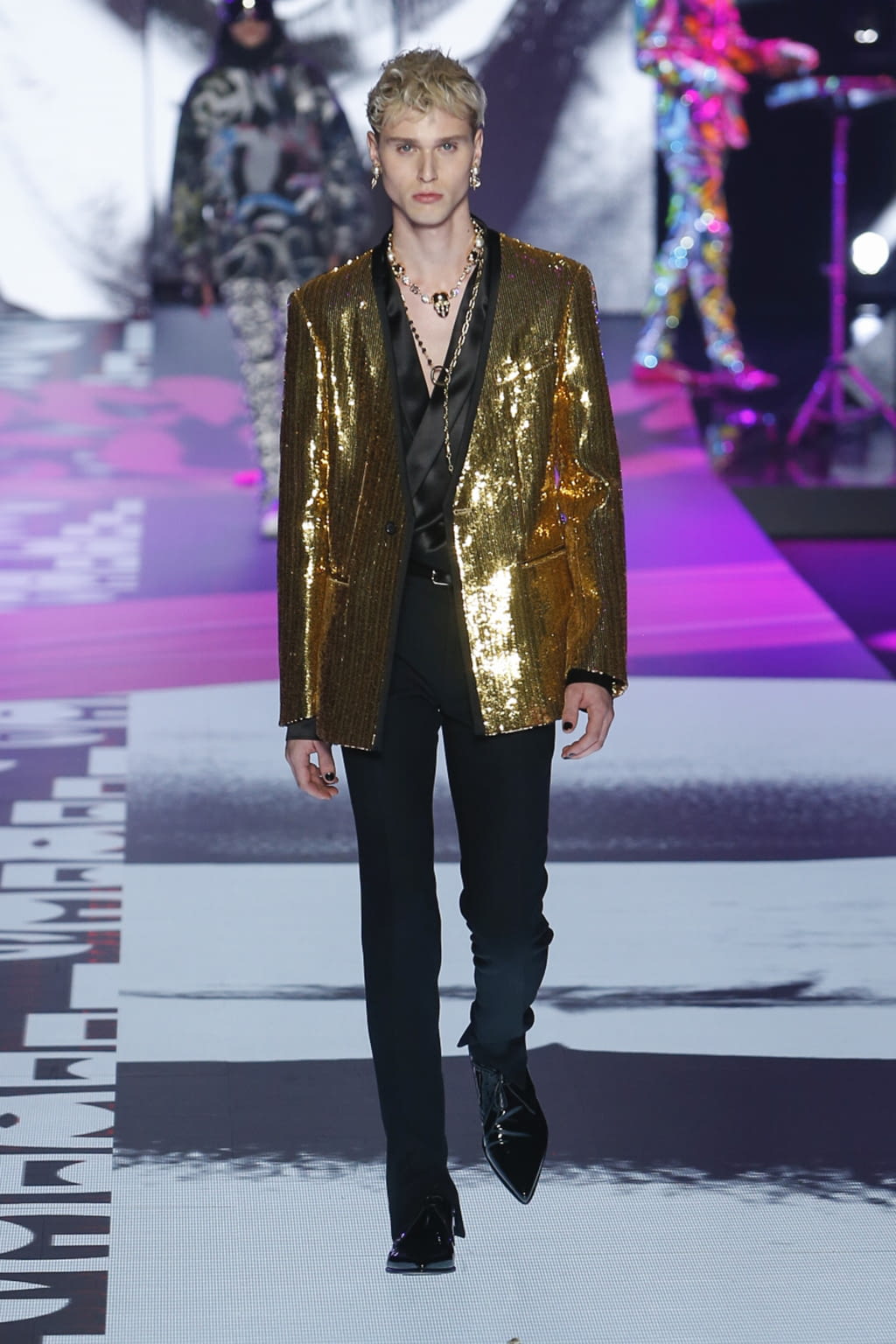 Fashion Week Milan Fall/Winter 2022 look 74 from the Dolce & Gabbana collection menswear