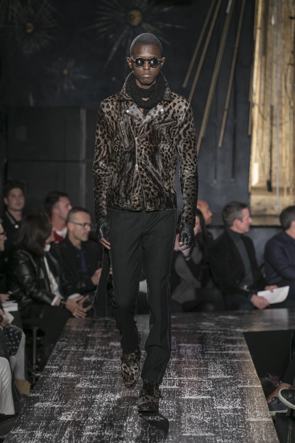 Fashion Week New York Fall/Winter 2017 look 8 from the John Varvatos collection menswear