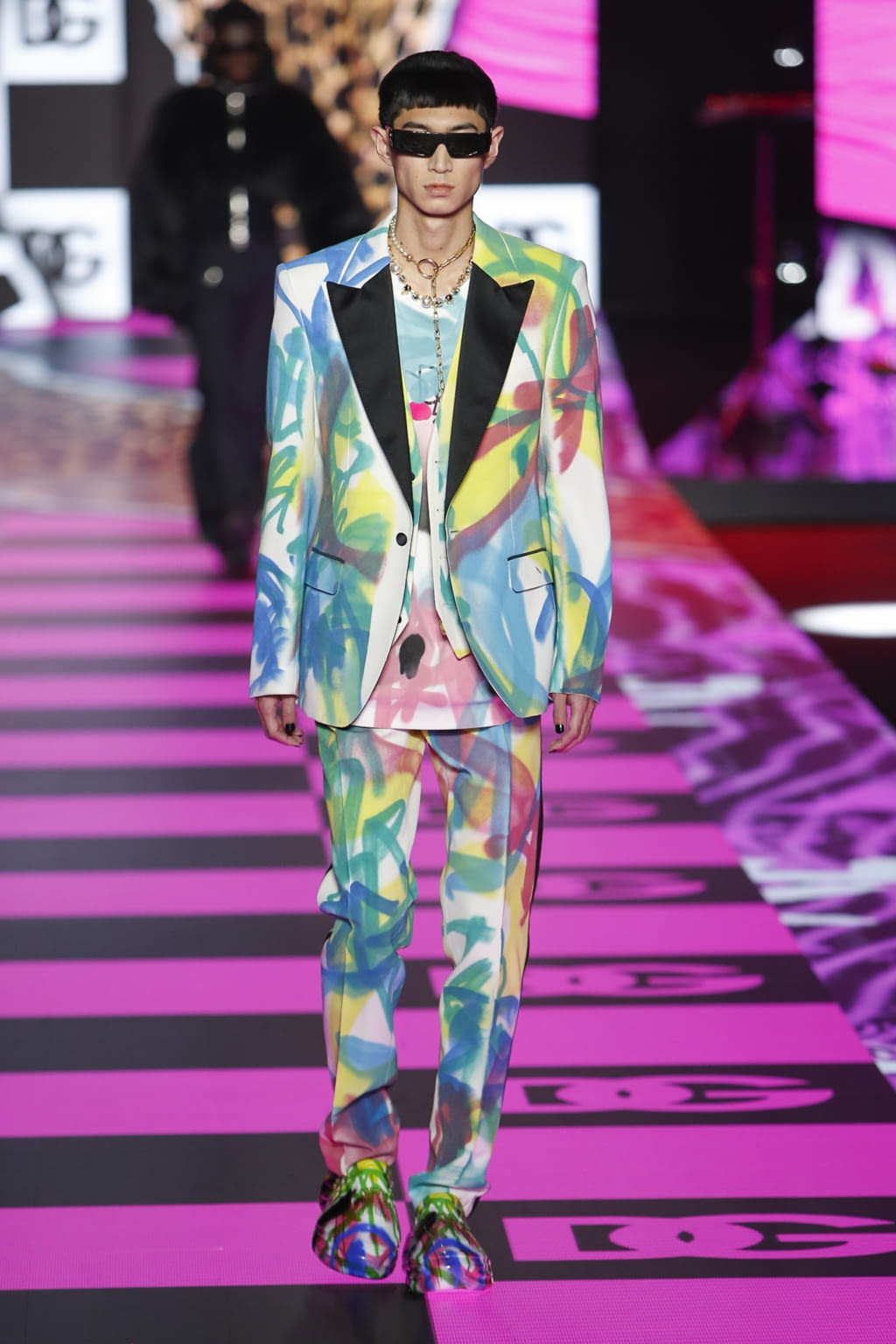 Fashion Week Milan Fall/Winter 2022 look 93 from the Dolce & Gabbana collection menswear