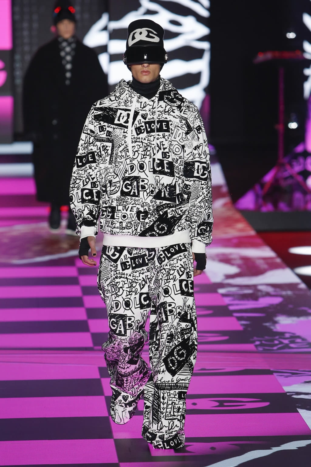 Fashion Week Milan Fall/Winter 2022 look 96 from the Dolce & Gabbana collection menswear