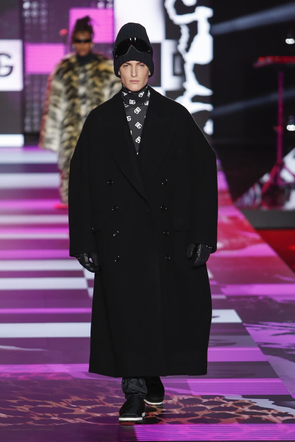 Fashion Week Milan Fall/Winter 2022 look 97 from the Dolce & Gabbana collection menswear