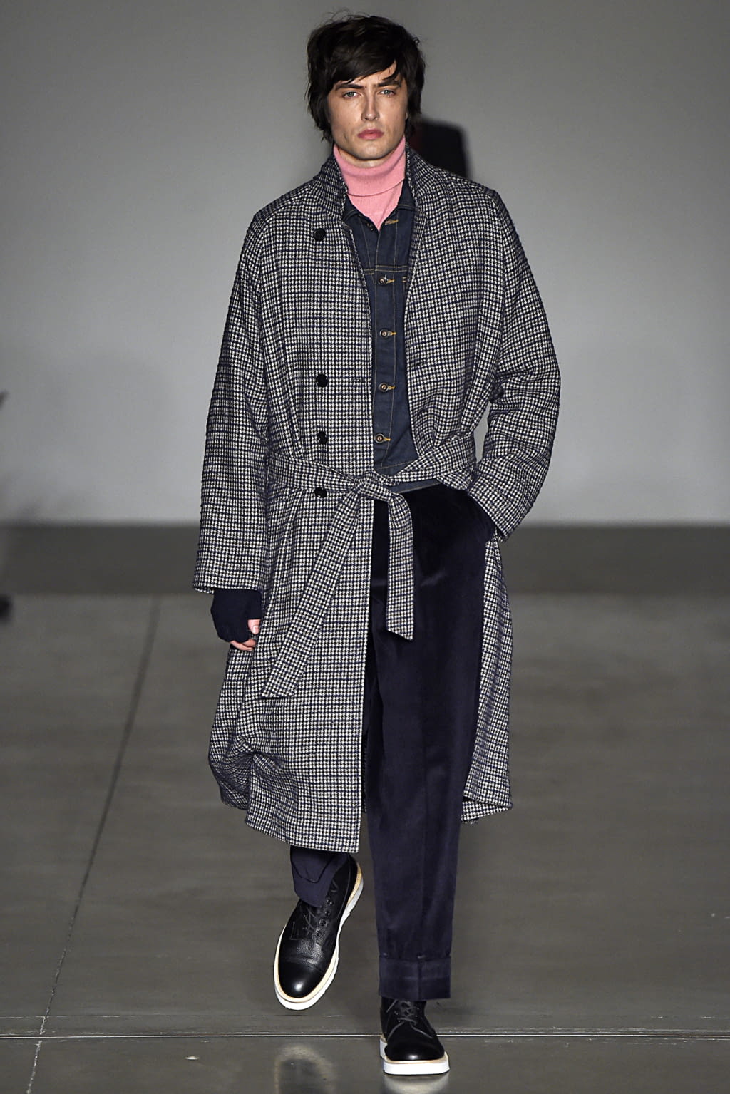 Fashion Week New York Fall/Winter 2018 look 1 from the Todd Snyder collection 男装