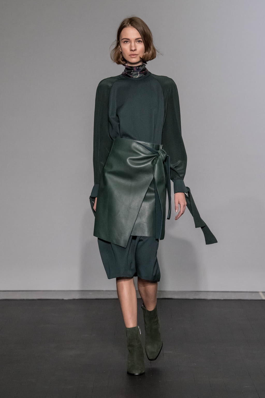 Fashion Week Paris Fall/Winter 2018 look 1 from the Nobi Talai collection 女装