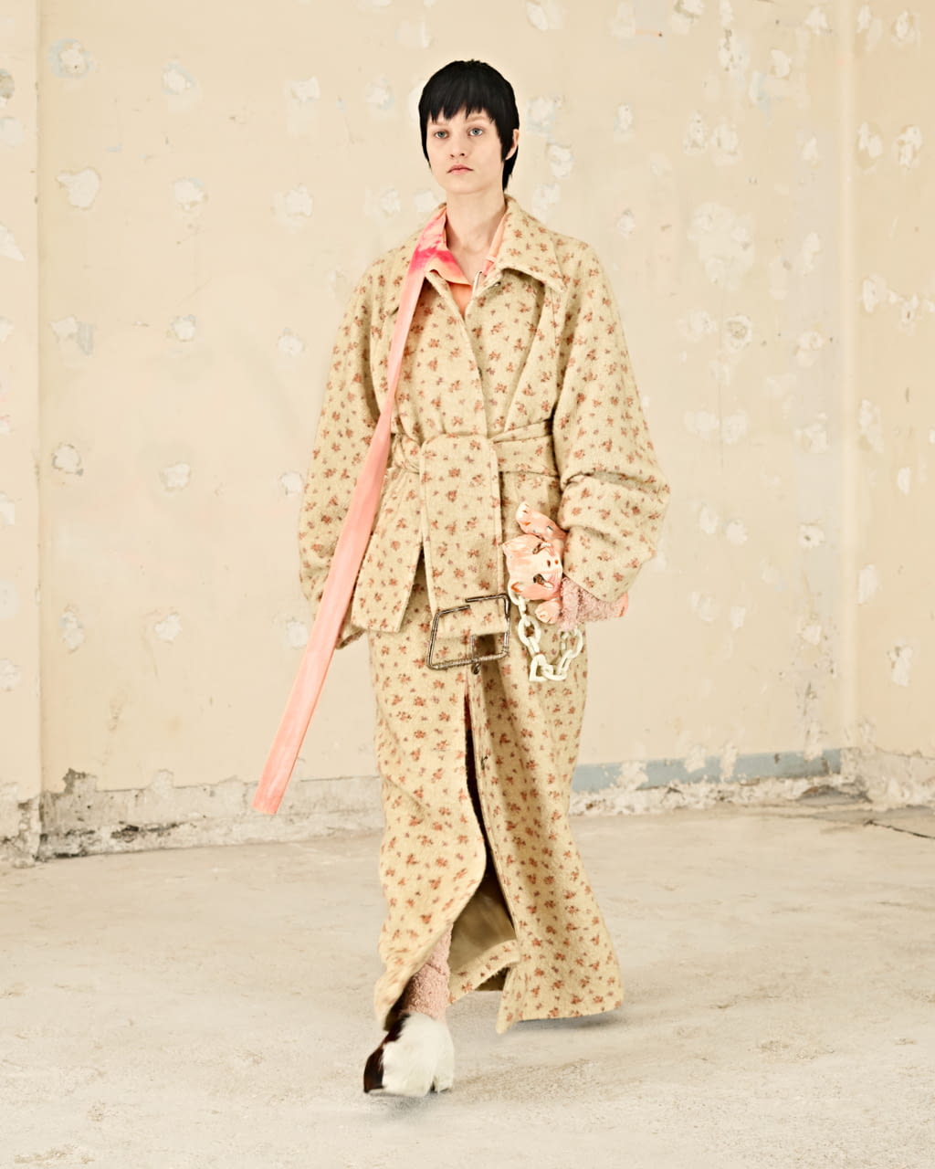 Fashion Week Paris Fall/Winter 2021 look 1 from the Acne Studios collection womenswear