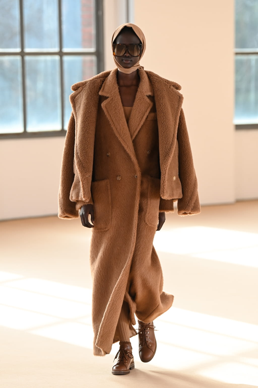 Fashion Week Milan Fall/Winter 2021 look 1 from the Max Mara collection 女装