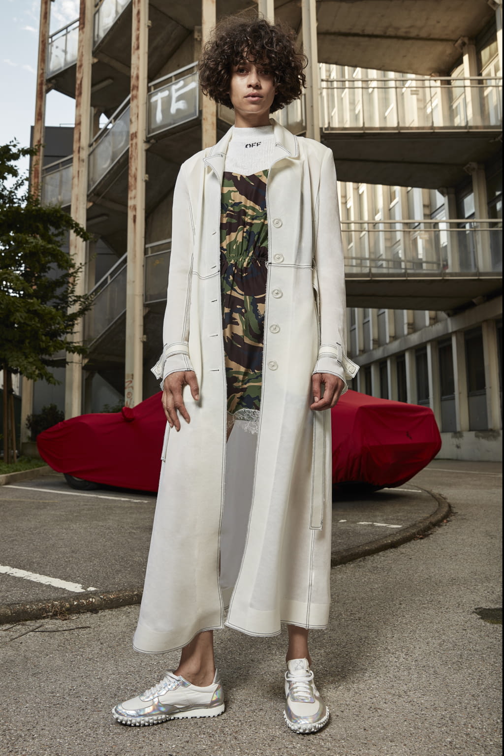 Fashion Week Paris Resort 2017 look 1 from the Off-White collection 女装