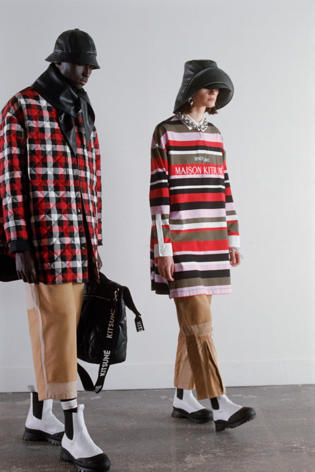 Fashion Week Paris Fall/Winter 2022 look 10 de la collection Maison Kitsuné womenswear