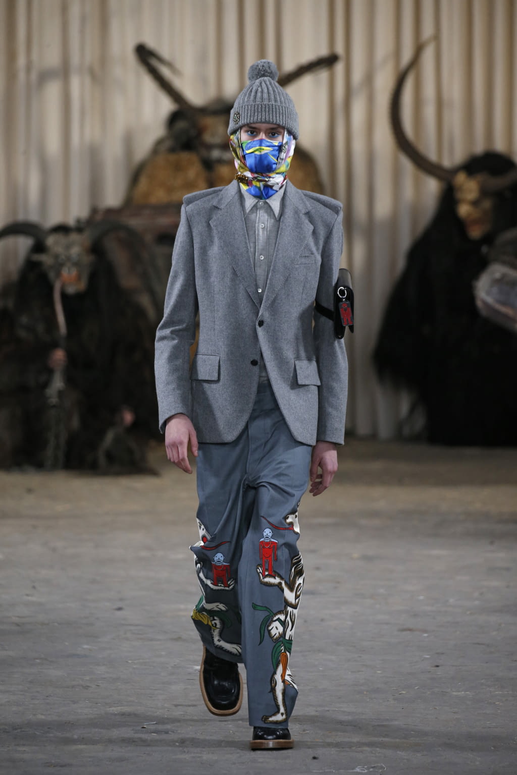 Fashion Week Paris Fall/Winter 2017 look 11 from the Walter Van Beirendonck collection menswear