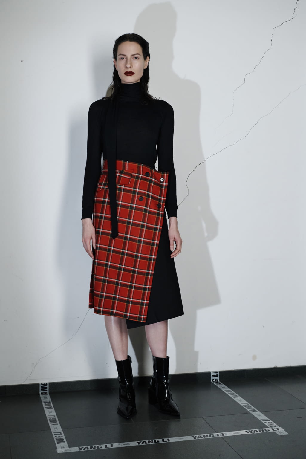 Fashion Week Paris Pre-Fall 2018 look 11 from the Yang Li collection 女装