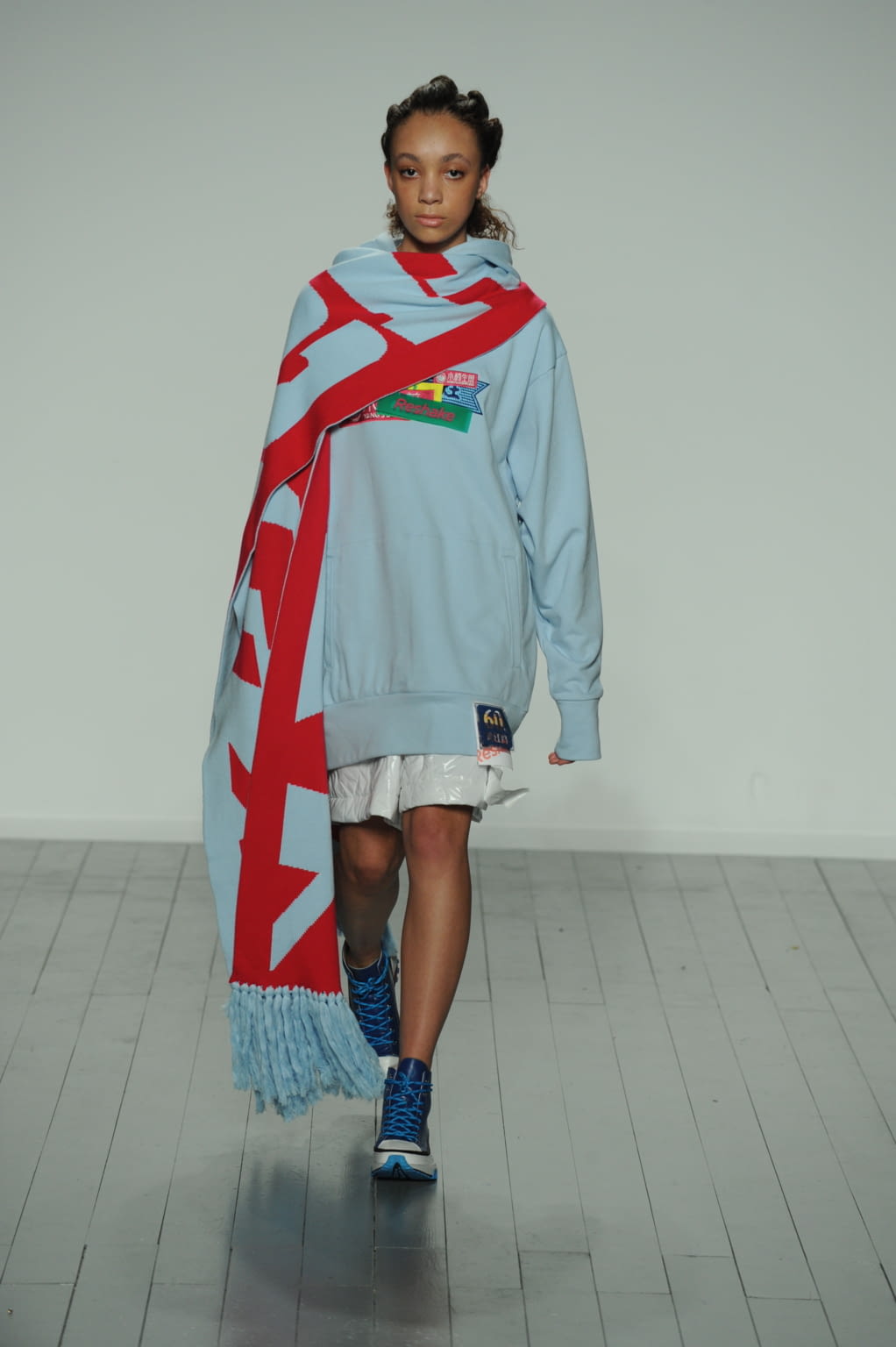 Fashion Week London Fall/Winter 2019 look 11 from the On:Off collection 女装
