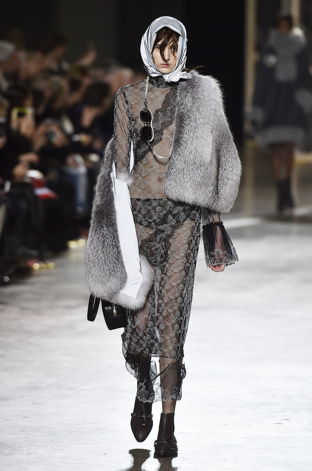 Fashion Week London Fall/Winter 2016 look 12 de la collection Christopher Kane womenswear