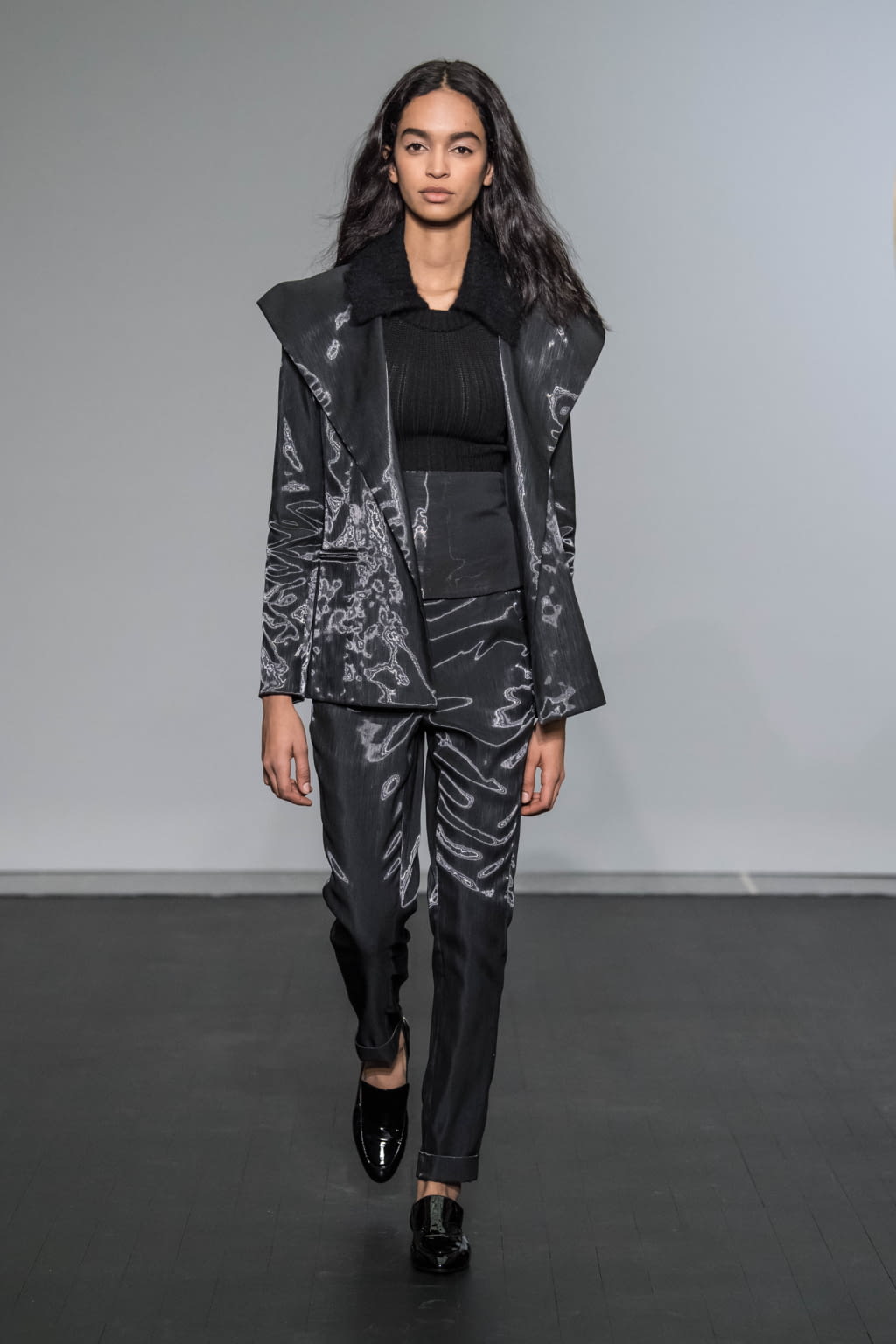 Fashion Week Paris Fall/Winter 2018 look 12 from the Nobi Talai collection 女装