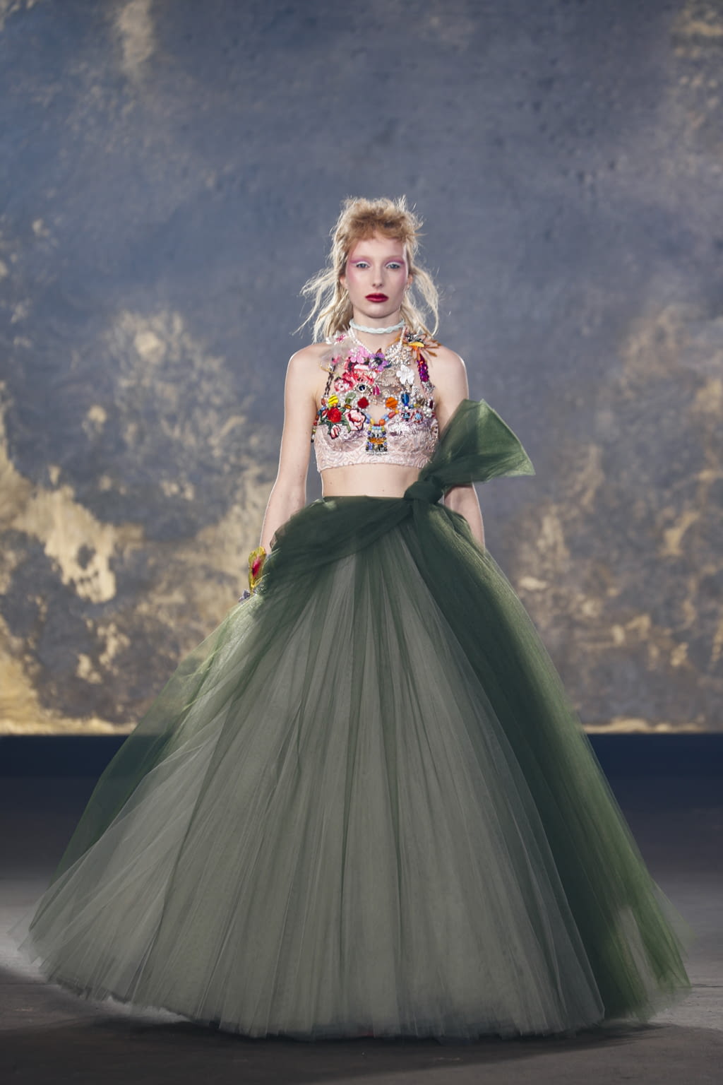 Fashion Week Paris Spring/Summer 2021 look 12 from the Viktor & Rolf collection couture