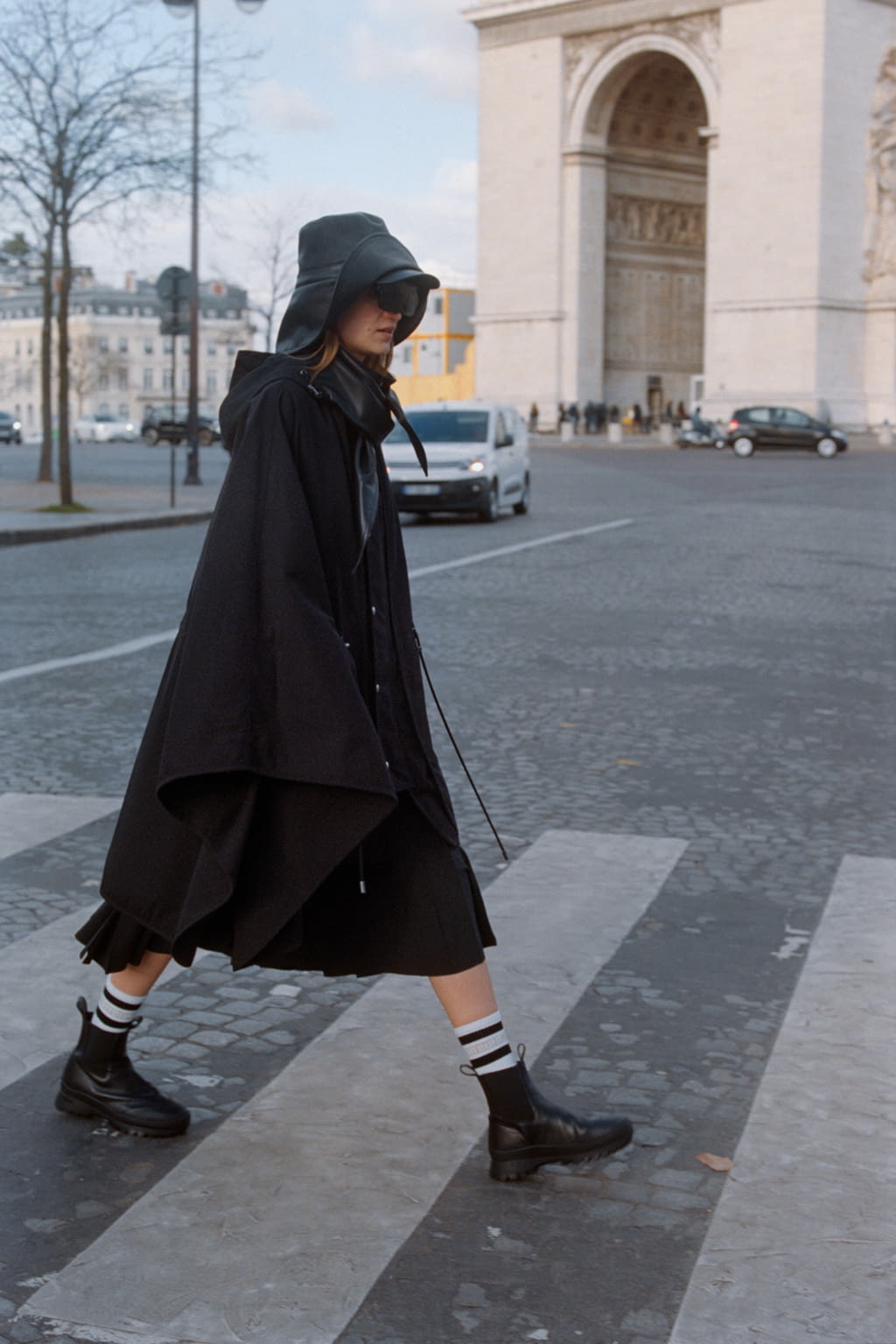 Fashion Week Paris Fall/Winter 2022 look 12 de la collection Maison Kitsuné womenswear