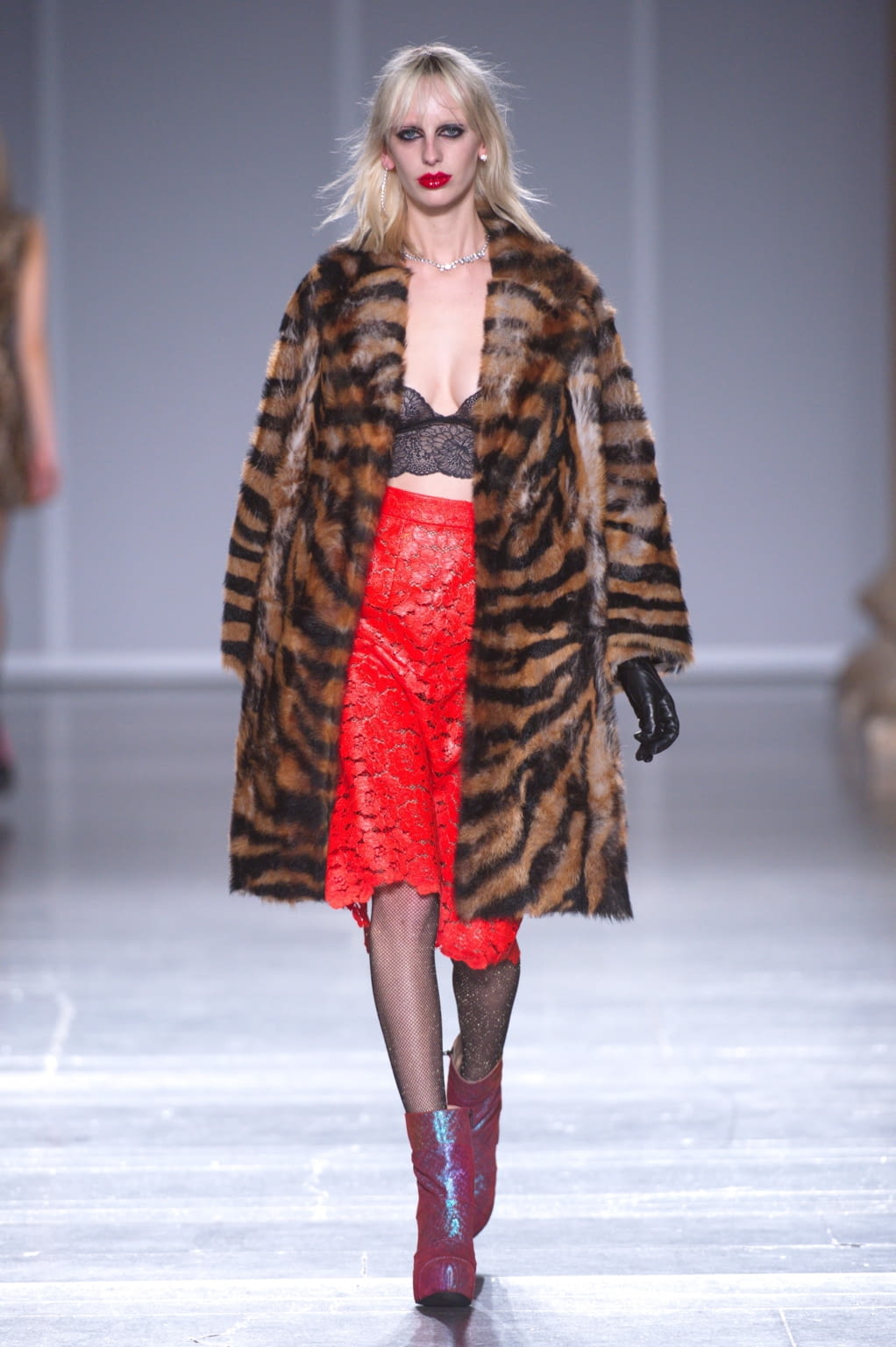 Fashion Week London Fall/Winter 2016 look 12 from the House of Holland collection womenswear