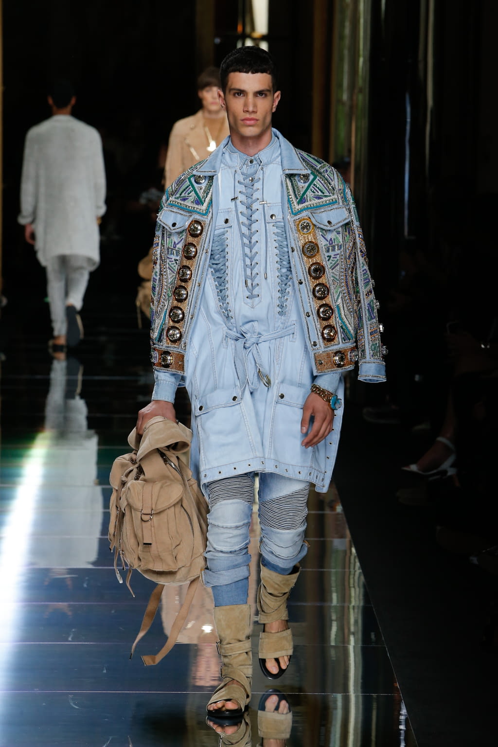 Fashion Week Paris Spring/Summer 2017 look 13 from the Balmain collection 男装