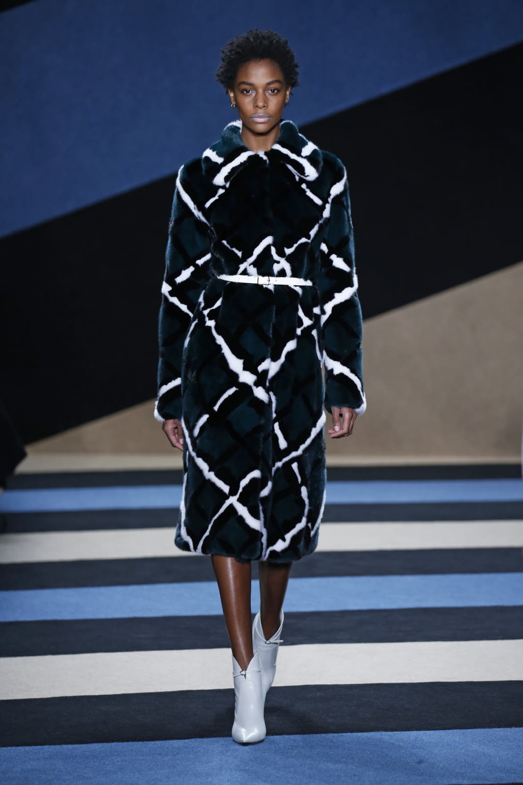 Fashion Week New York Fall/Winter 2016 look 13 from the Derek Lam collection womenswear