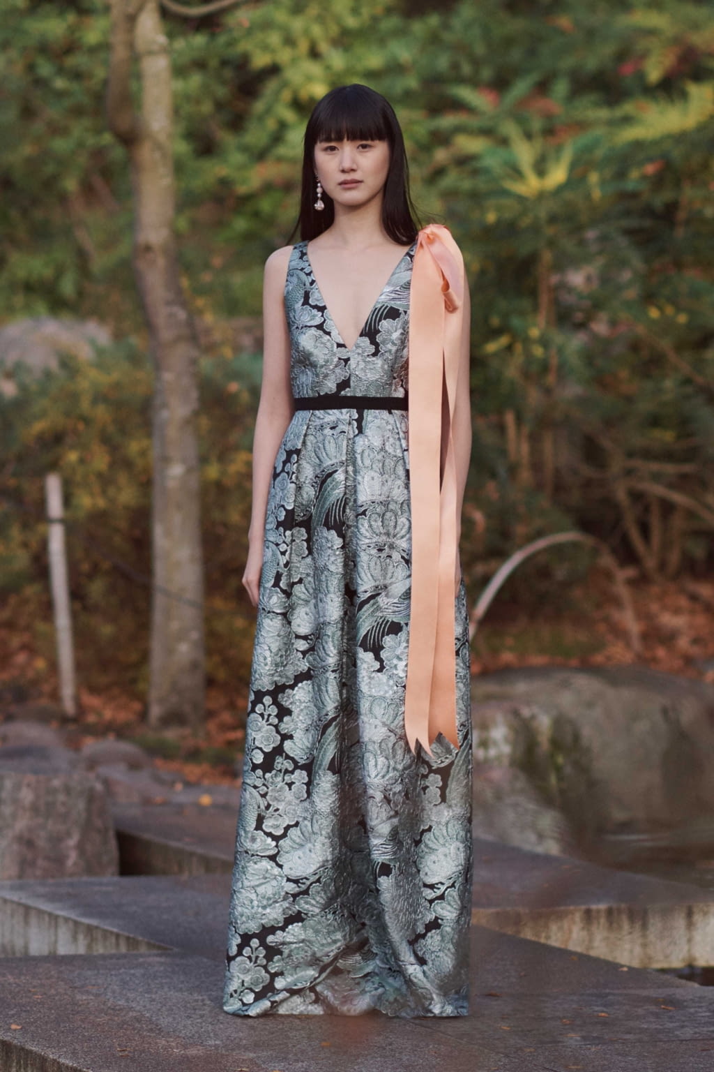 Fashion Week London Pre-Fall 2018 look 13 from the Erdem collection 女装