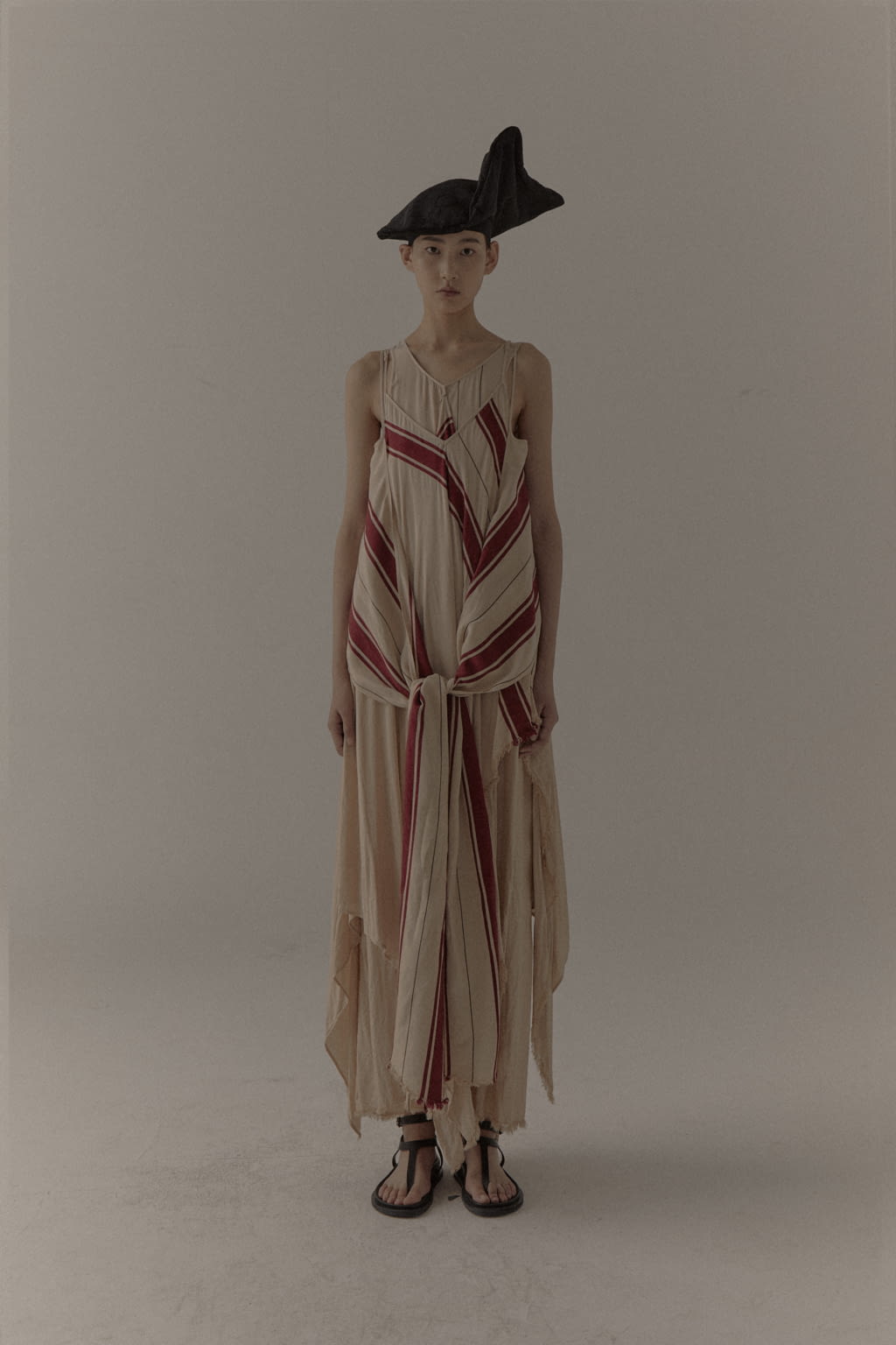 Fashion Week Paris Spring/Summer 2021 look 13 from the Uma Wang collection 女装