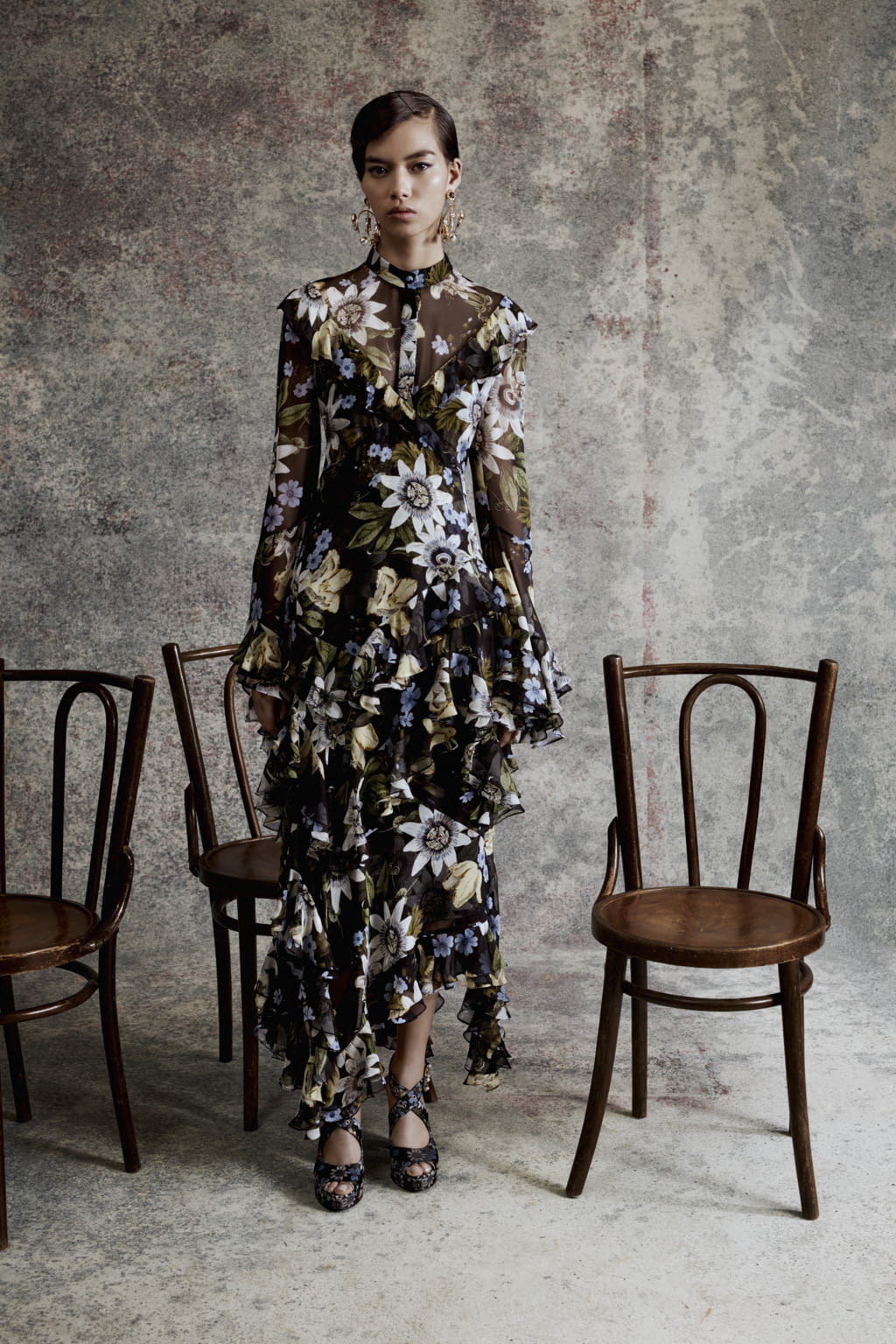Fashion Week London Resort 2018 look 13 from the Erdem collection 女装