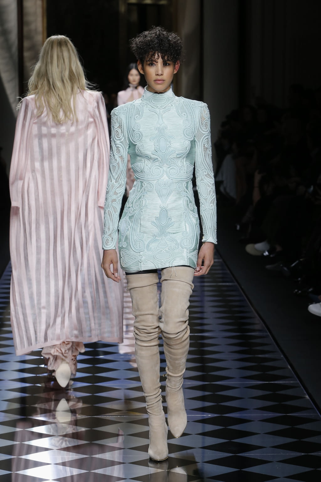 Fashion Week Paris Fall/Winter 2016 look 13 de la collection Balmain womenswear