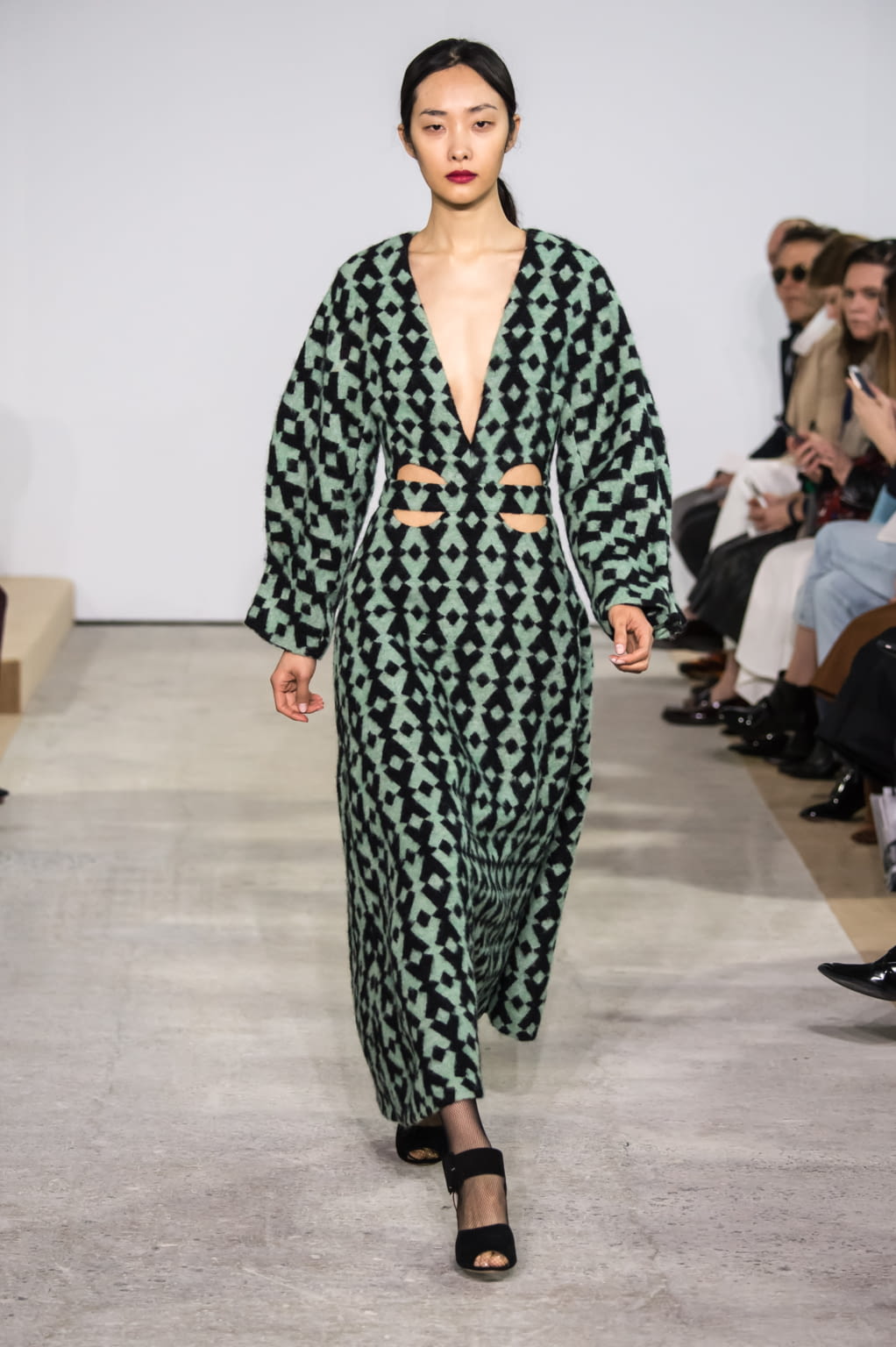 Fashion Week London Fall/Winter 2016 look 13 from the Emilia Wickstead collection 女装