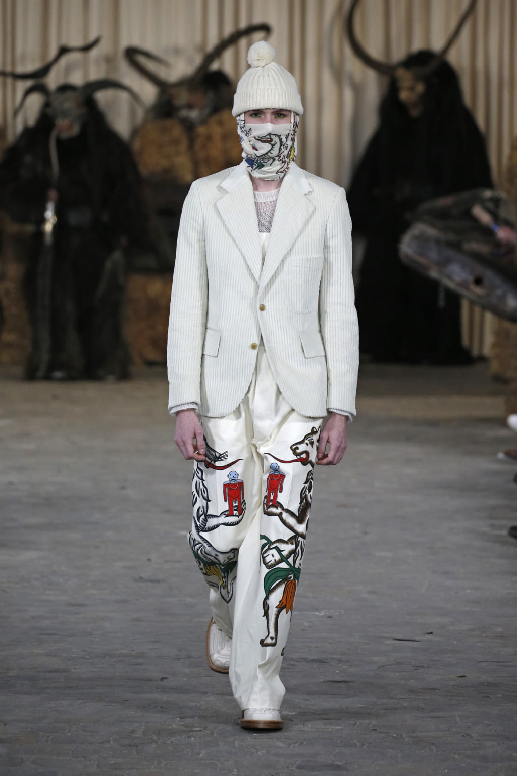 Fashion Week Paris Fall/Winter 2017 look 14 from the Walter Van Beirendonck collection menswear