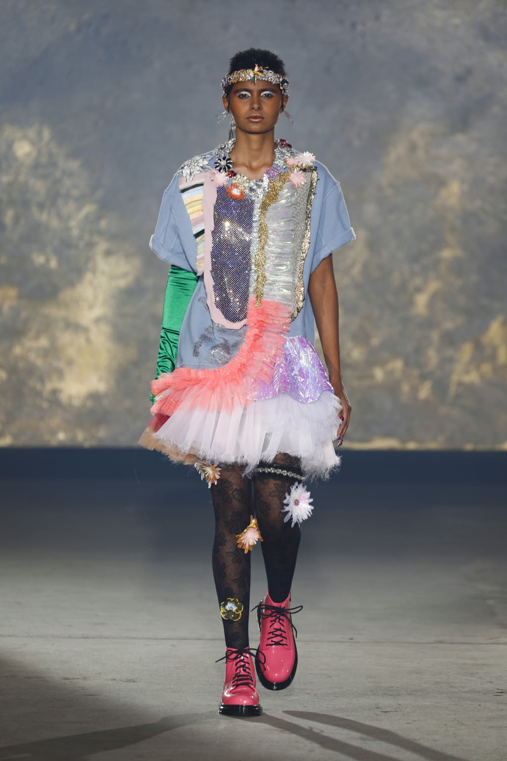 Fashion Week Paris Spring/Summer 2021 look 14 from the Viktor & Rolf collection 高级定制