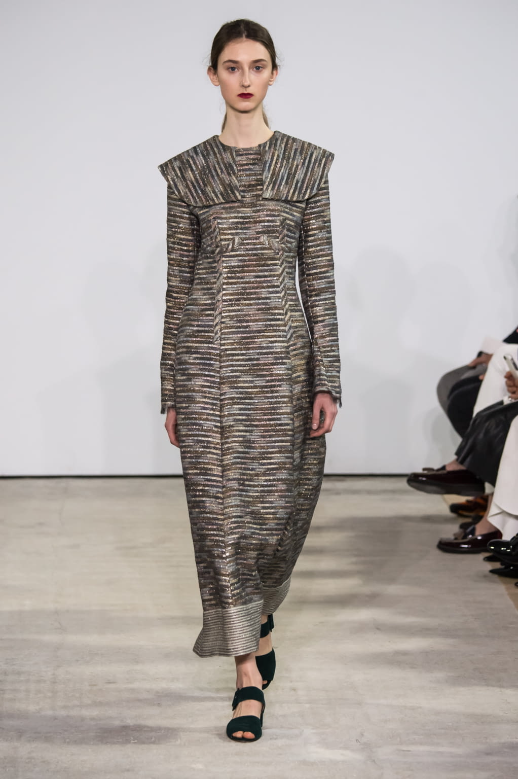 Fashion Week London Fall/Winter 2016 look 15 from the Emilia Wickstead collection 女装