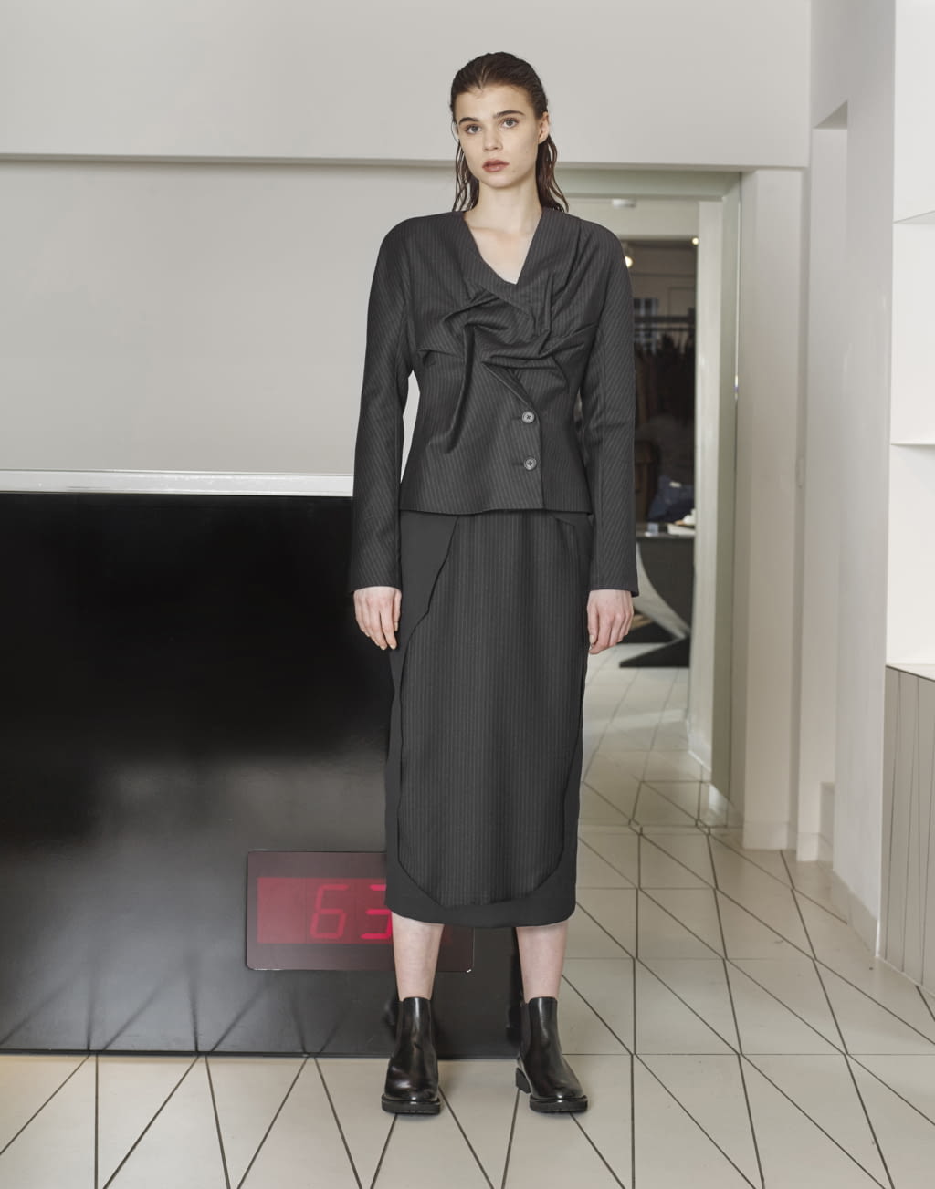 Fashion Week London Pre-Fall 2018 look 16 from the Chalayan collection 女装