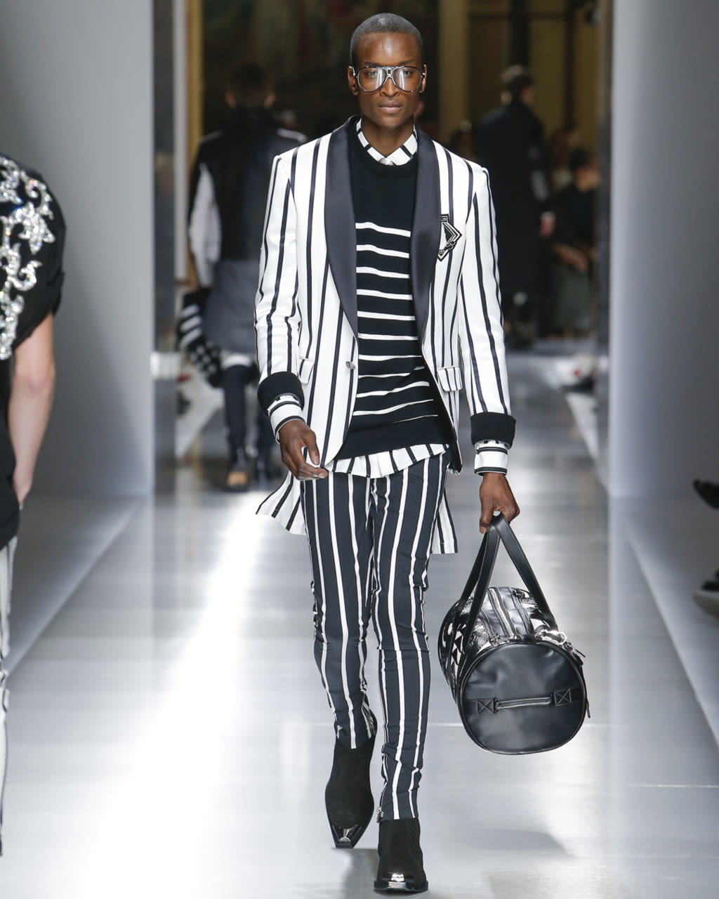 Fashion Week Paris Spring/Summer 2018 look 15 from the Balmain collection 男装