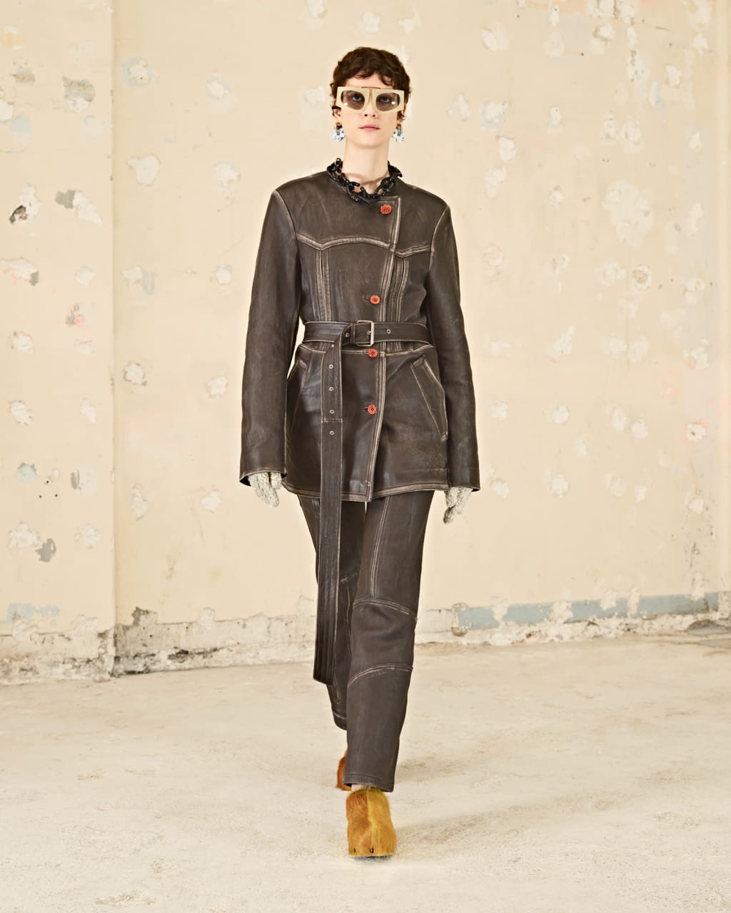Fashion Week Paris Fall/Winter 2021 look 15 from the Acne Studios collection womenswear