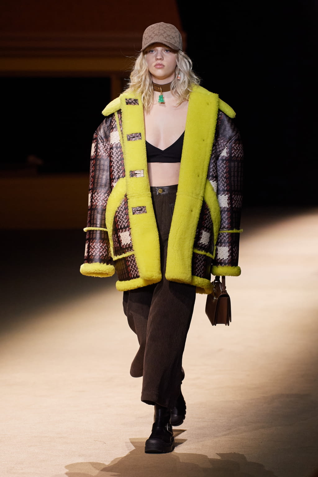 Fashion Week New York Fall/Winter 2022 look 15 de la collection Coach womenswear