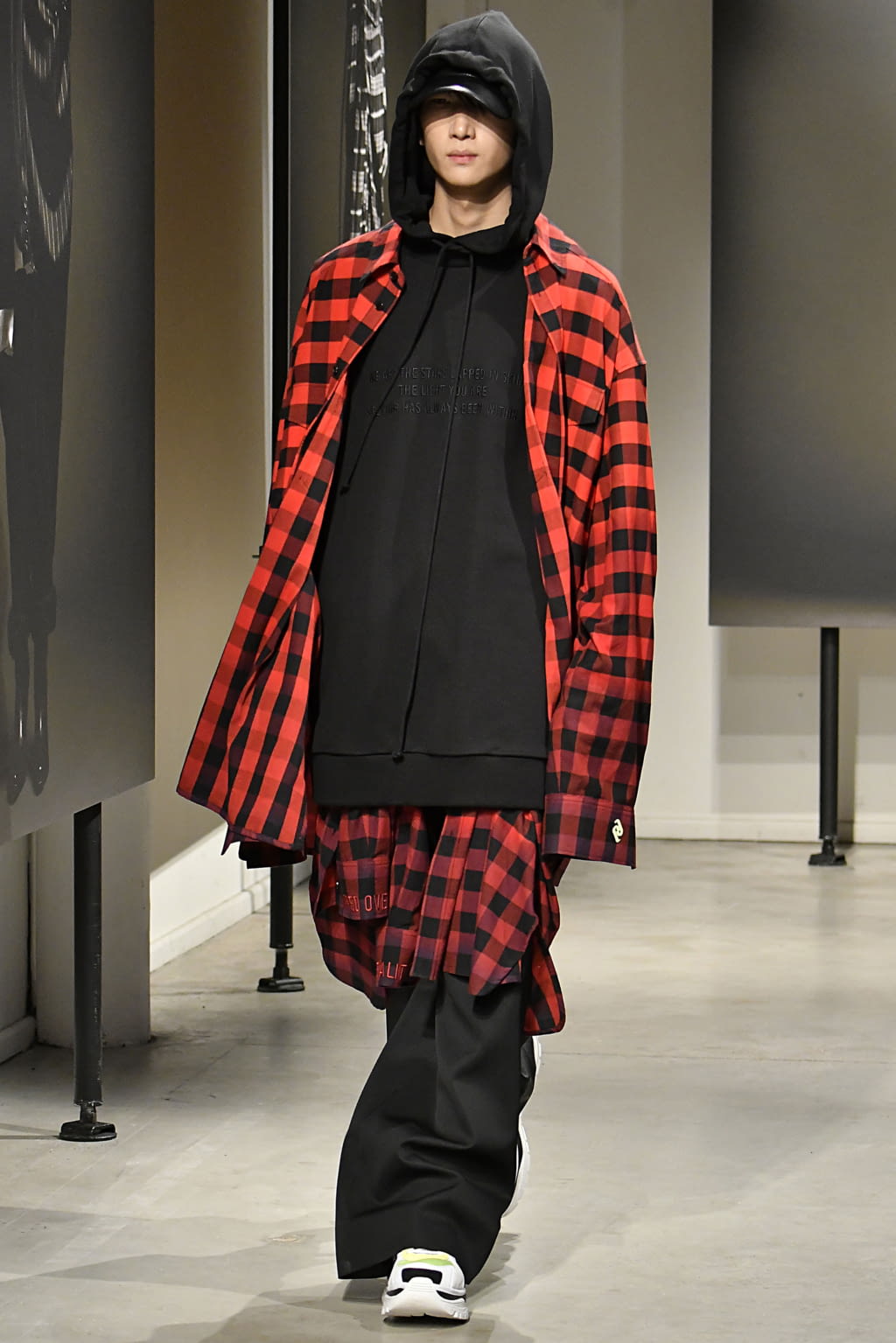 Fashion Week Paris Fall/Winter 2018 look 15 from the Juun.J collection menswear