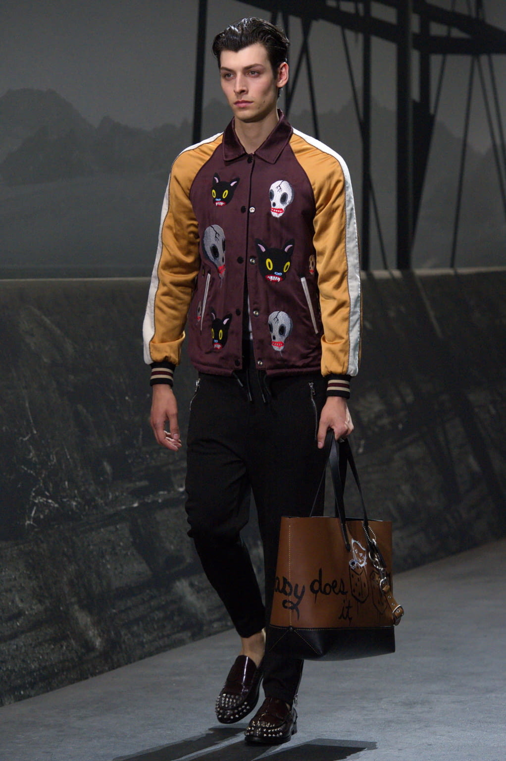 Fashion Week London Spring/Summer 2017 look 15 from the Coach collection 男装