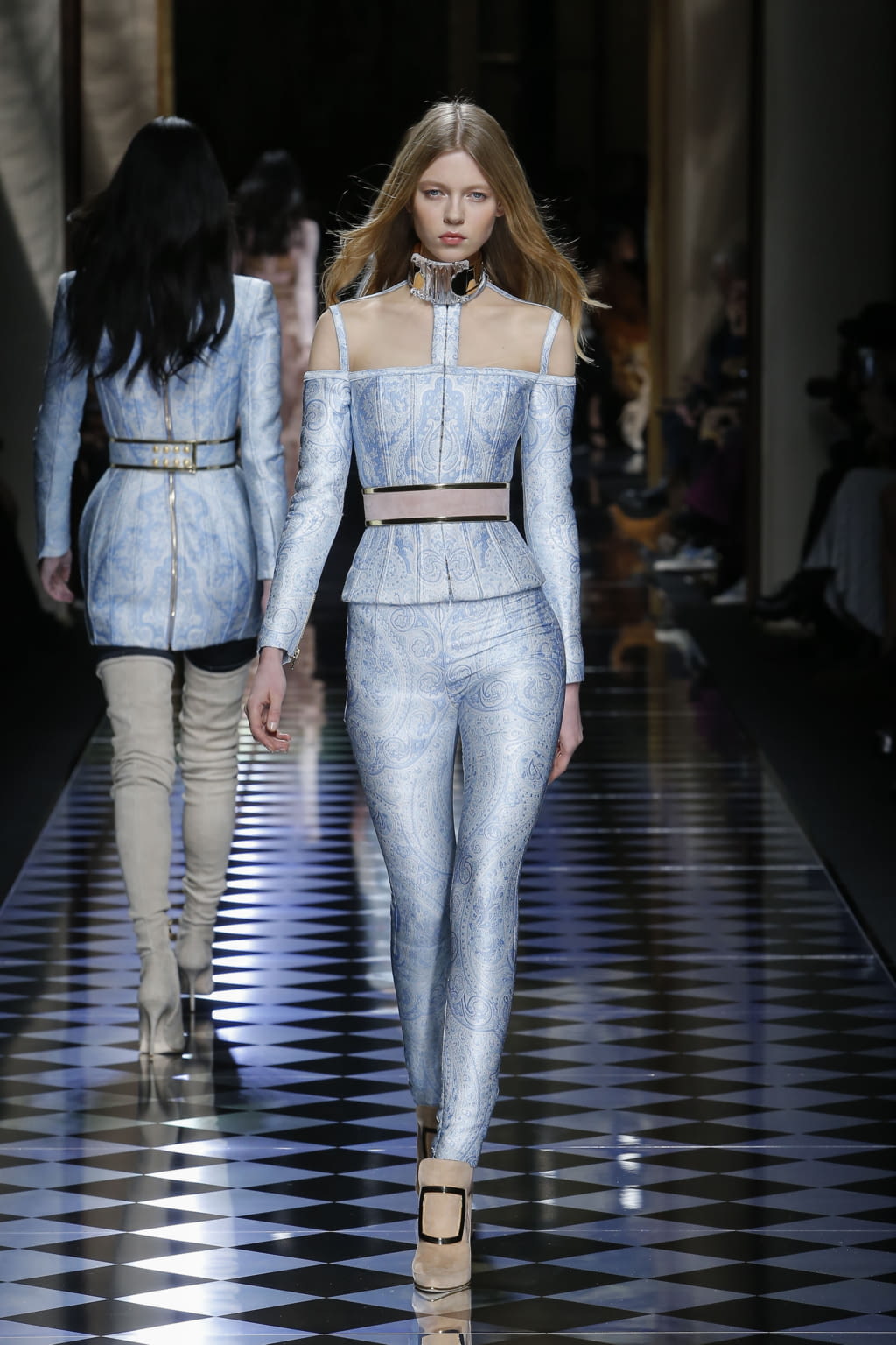 Fashion Week Paris Fall/Winter 2016 look 16 from the Balmain collection 女装