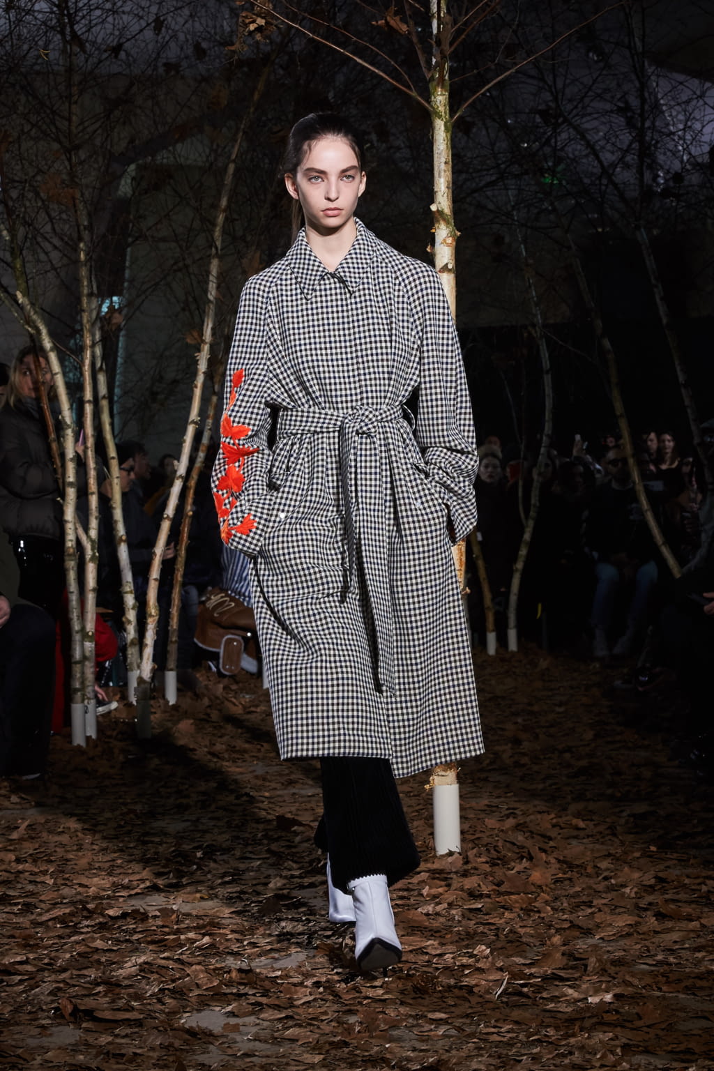 Fashion Week Paris Fall/Winter 2017 look 16 from the Off-White collection menswear