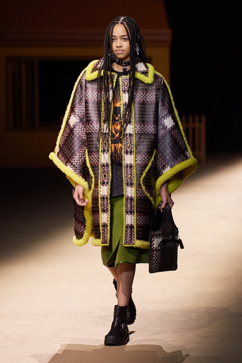 Fashion Week New York Fall/Winter 2022 look 16 from the Coach collection womenswear