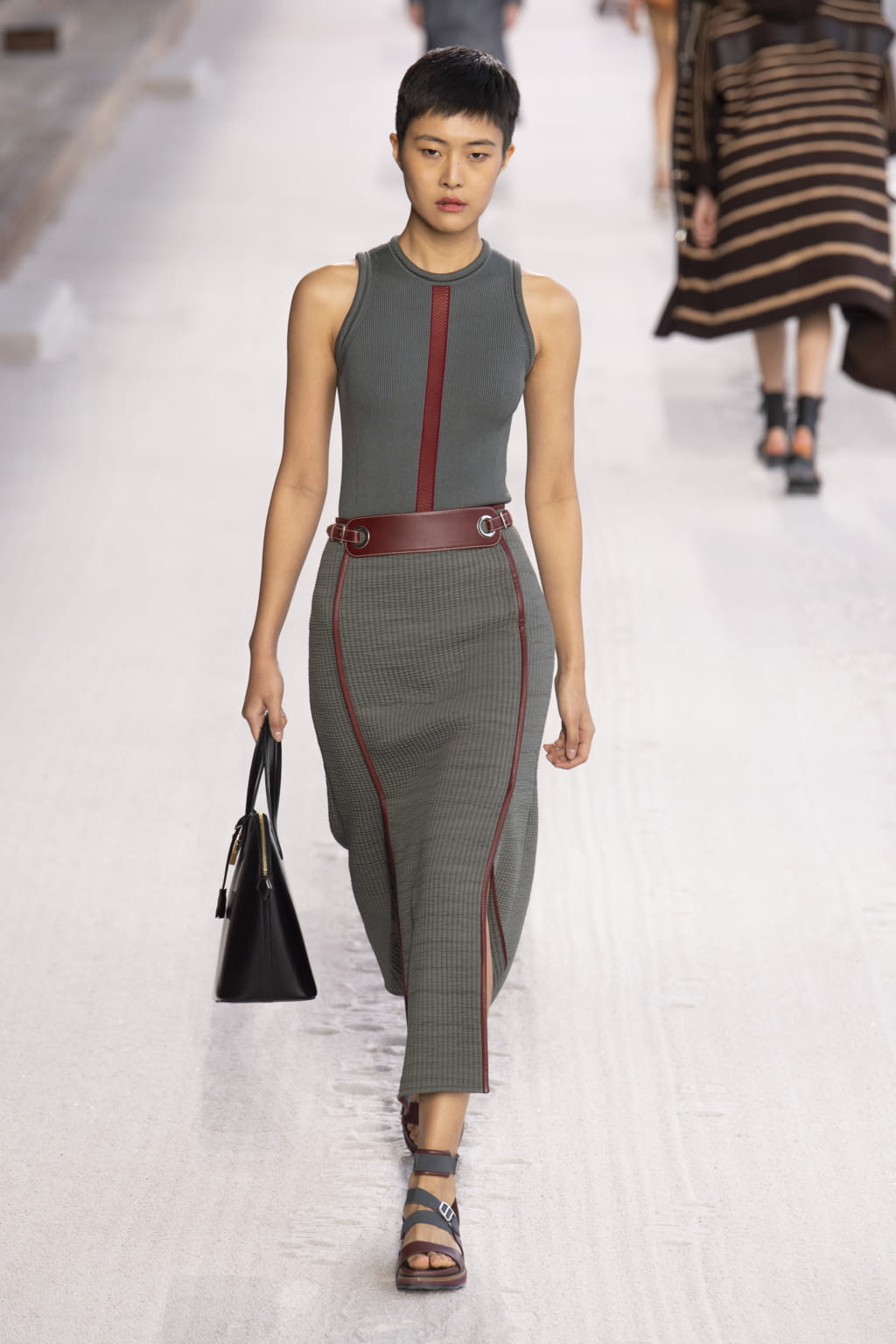 Fashion Week Paris Spring/Summer 2019 look 16 from the Hermès collection womenswear