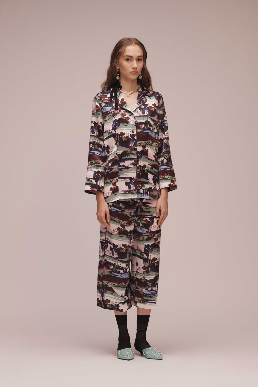 Fashion Week London Pre-Fall 2018 look 17 from the Erdem collection womenswear