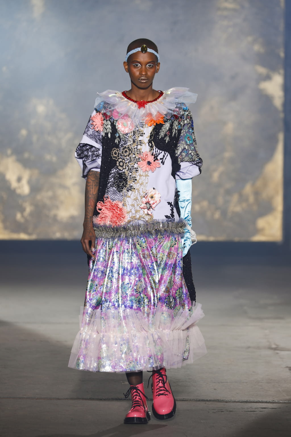 Fashion Week Paris Spring/Summer 2021 look 18 from the Viktor & Rolf collection 高级定制