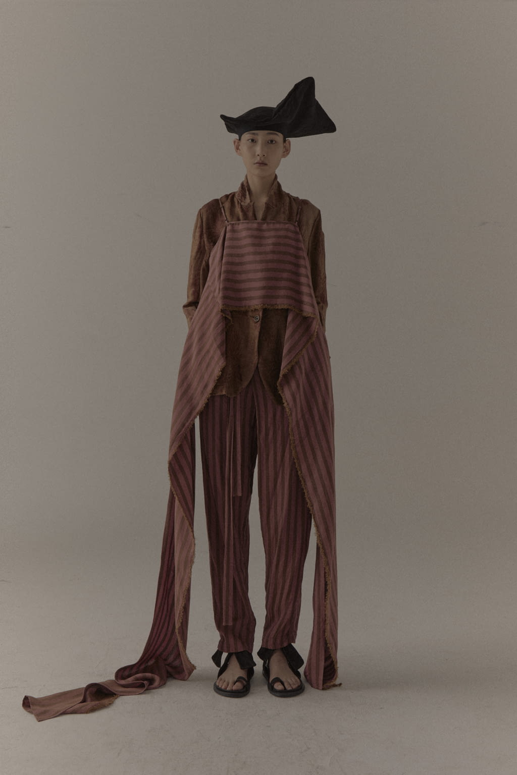 Fashion Week Paris Spring/Summer 2021 look 18 from the Uma Wang collection womenswear