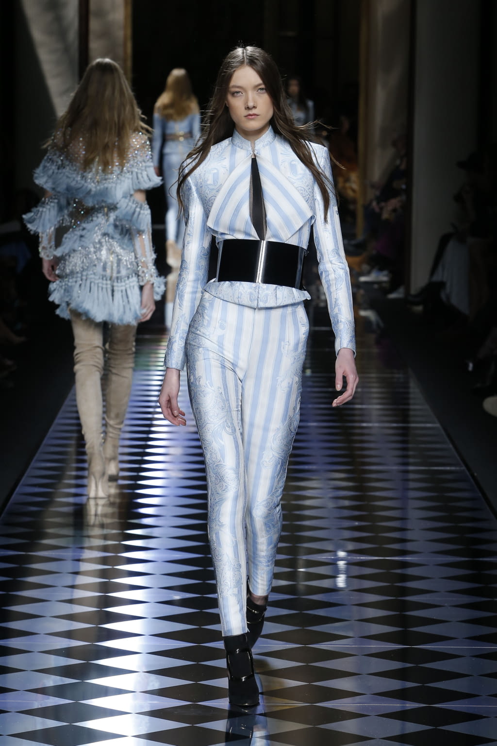Fashion Week Paris Fall/Winter 2016 look 18 from the Balmain collection 女装