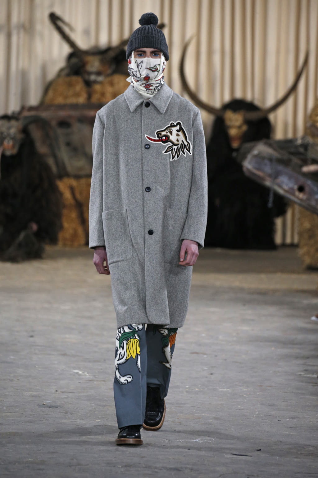 Fashion Week Paris Fall/Winter 2017 look 18 from the Walter Van Beirendonck collection menswear